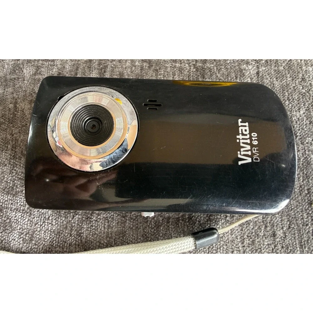 Vivitar DVR 610 Pocket Digital Camcorder Black Bundle w/ 32GB SanDisk MicroSD